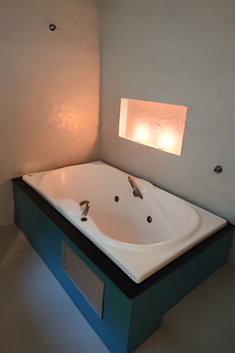 Casa com PiSCiNA e BANHEiRA no Centro de Joinville