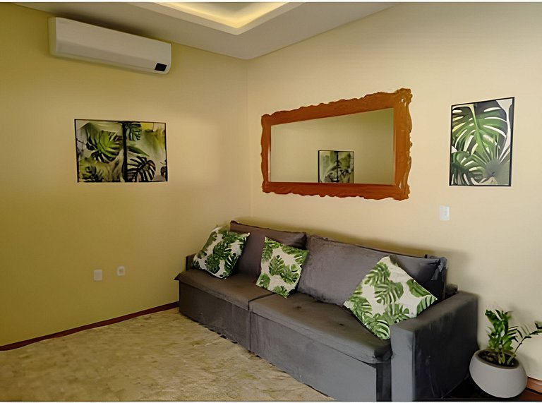 Casa com PiSCiNa, BaNHeiRa e A/C- Centro de Joinville