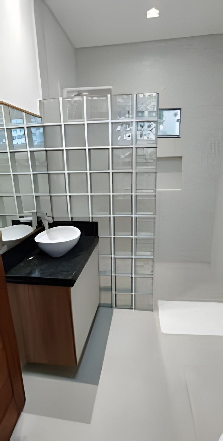 Casa com PiSCiNa, BaNHeiRa e A/C- Centro de Joinville