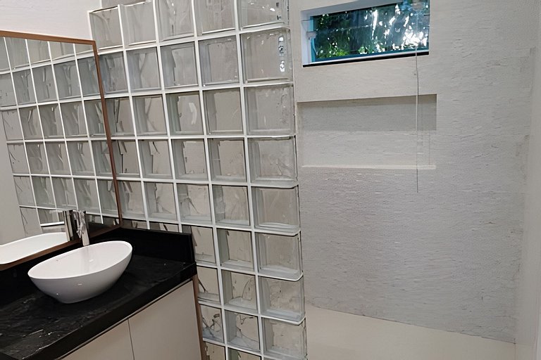 Casa com PiSCiNa, BaNHeiRa e A/C- Centro de Joinville