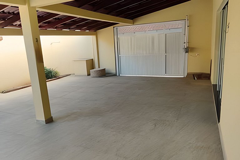 Casa com PiSCiNa, BaNHeiRa e A/C- Centro de Joinville