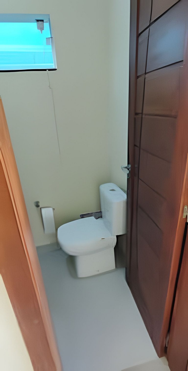 Casa com PiSCiNa, BaNHeiRa e A/C- Centro de Joinville