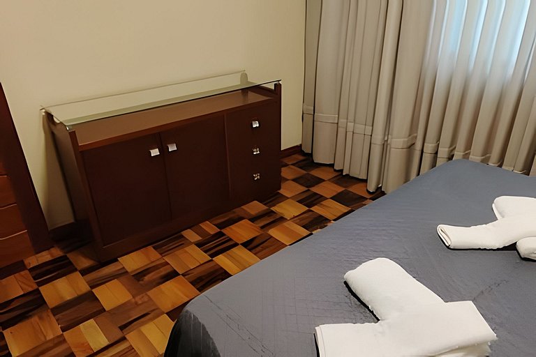 Casa com PiSCiNa, BaNHeiRa e A/C- Centro de Joinville