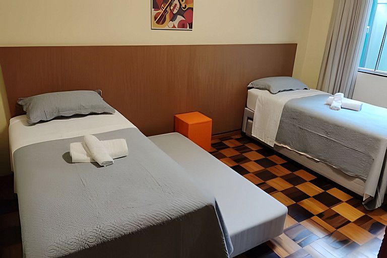 Casa com PiSCiNa, BaNHeiRa e A/C- Centro de Joinville