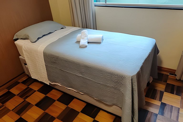 Casa com PiSCiNa, BaNHeiRa e A/C- Centro de Joinville