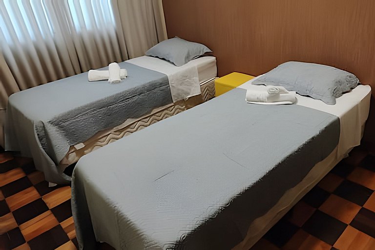 Casa com PiSCiNa, BaNHeiRa e A/C- Centro de Joinville