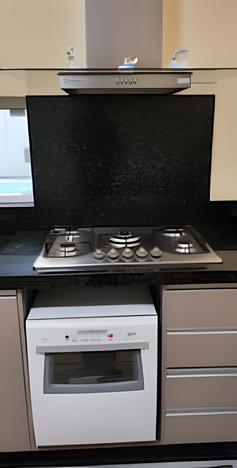 Casa com PiSCiNa, BaNHeiRa e A/C- Centro de Joinville