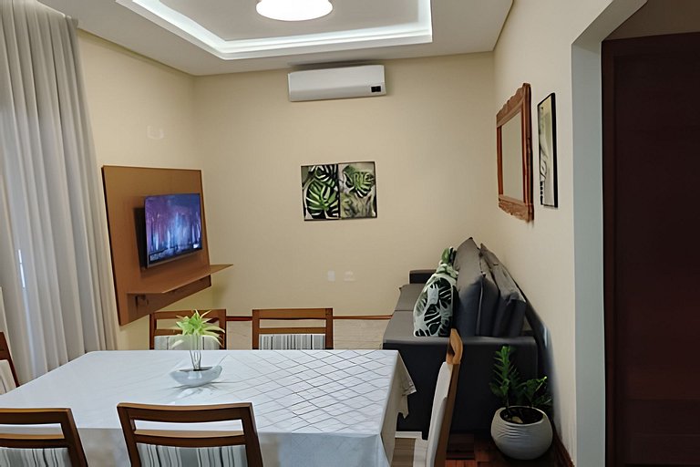 Casa com PiSCiNa, BaNHeiRa e A/C- Centro de Joinville