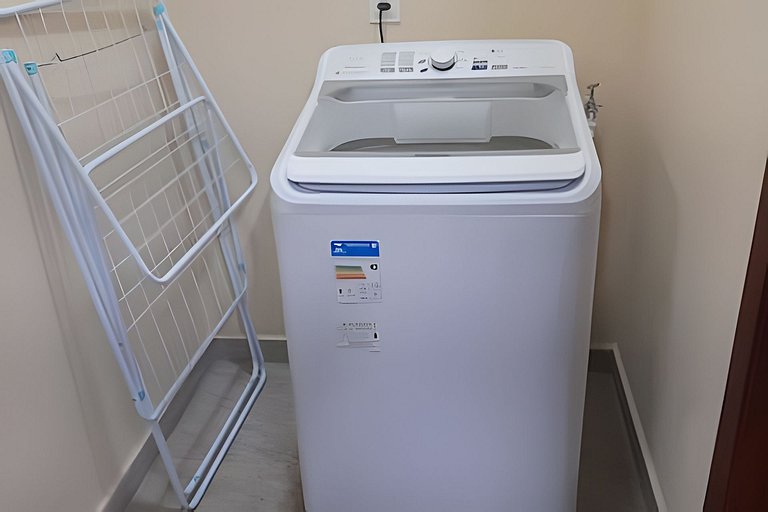 Casa com PiSCiNa, BaNHeiRa e A/C- Centro de Joinville