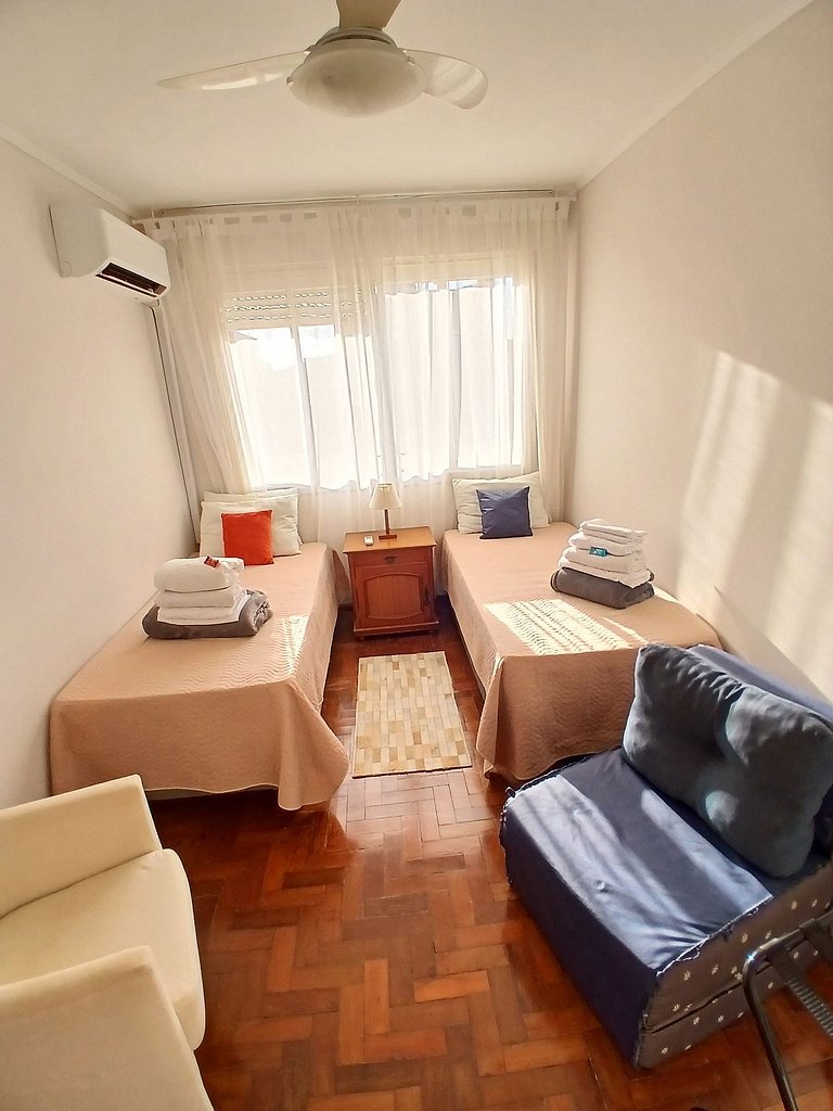 SUPERPRÁTICO-Amplo Apê com Garagem em bairro nobre