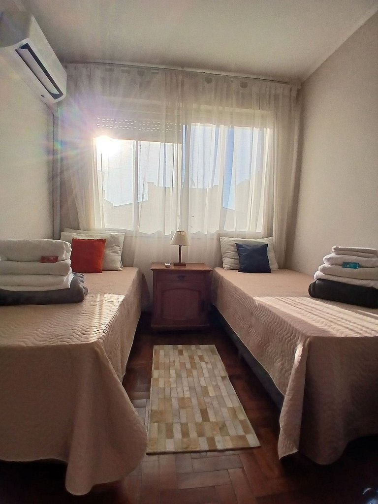 SUPERPRÁTICO-Amplo Apê com Garagem em bairro nobre