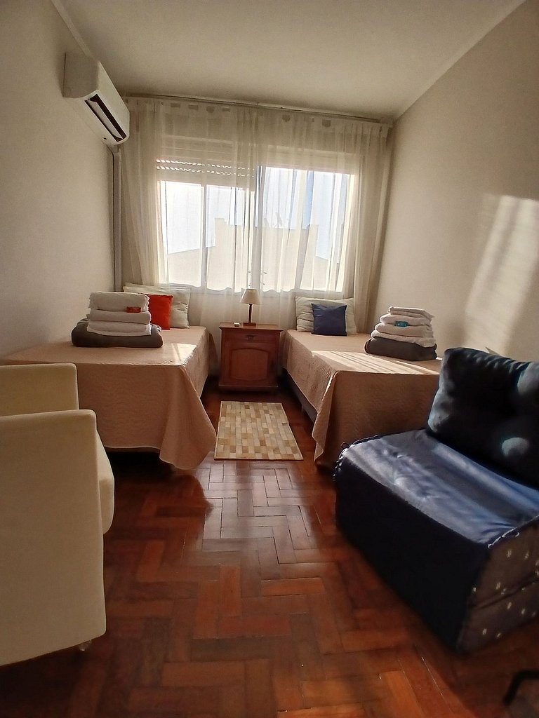 SUPERPRÁTICO-Amplo Apê com Garagem em bairro nobre