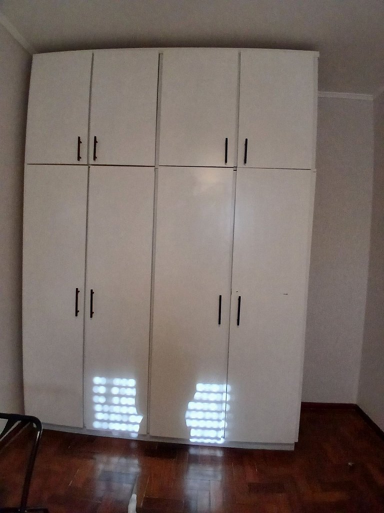 SUPERPRÁTICO-Amplo Apê com Garagem em bairro nobre